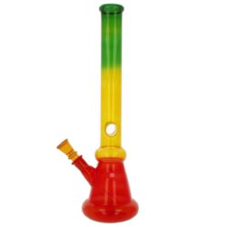 Skleněný bong  Rainbow, 42cm - Skleněný bong Rainbow. Rovný transparentní bong tvaru Beaker ve trojbarevném rasta provedení je ukončený silnějším hrdlem. Ve spodní části ice bongu najdeme zúžení, které slouží k zachycení ledu a tím k rychlejšímu ochlazení kouře. Oproti standardním bongům je tento bong vyrobený z tepelně odolného borosilikátového skla tloušťky 2 mm. Otvor pro turbo je umístěný ve spodní části bongu. Jednodílný chillum je ukončený nalisovaným kotlíkem s otvorem cca 6 mm.

Výška: 42 cm
Vnitřní průměr bongu: 3,6 cm
Vnější průměr bongu: 4 cm
Průměr hrdla: 4,8 cm
Socket (zábrus) chillumu: 18,8 mm
Max. délka chillumu (měřeno od dosedací kónické části): 13 cm
Led: ano
Perkolace: ne
Turbo: ano
Sítko do bongu: 12 mm
Distributor: Fortis-DB, spol. s r.o.
