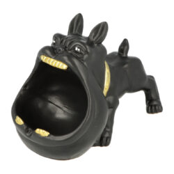 Cigaretový popelník Dog Black/Gold - Cigaretový popelník Dog s odkladem pro jednu cigaretu. Černý keramický popelník ve tvaru psa, má matný povrch doplněný zlatými prvky. Otevřený popelník je vhodný spíše do uzavřených či více krytých prostorů, kde nehrozí přímé rozfoukání popelu větrem. Popelník je dodávaný v kartonové krabici.

Rozměry popelníku (Š x H x V): 190 x 113 x 140 mm
Distributor: Fortis-DB, spol. s r.o.